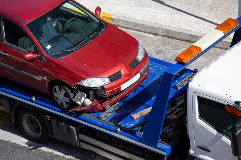 Learn when to call emergency towing for safe recovery in Bellevue, Seattle & Kirkland. Get fast, affordable 24/7 roadside help anytime you need it.